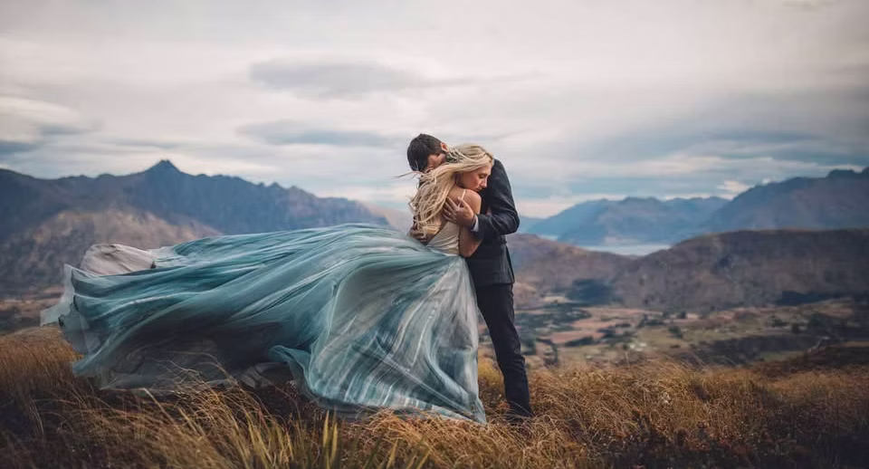 michigan-wedding-couple-on-top-of-the mountain-capture-by-karl-lascano.jpg